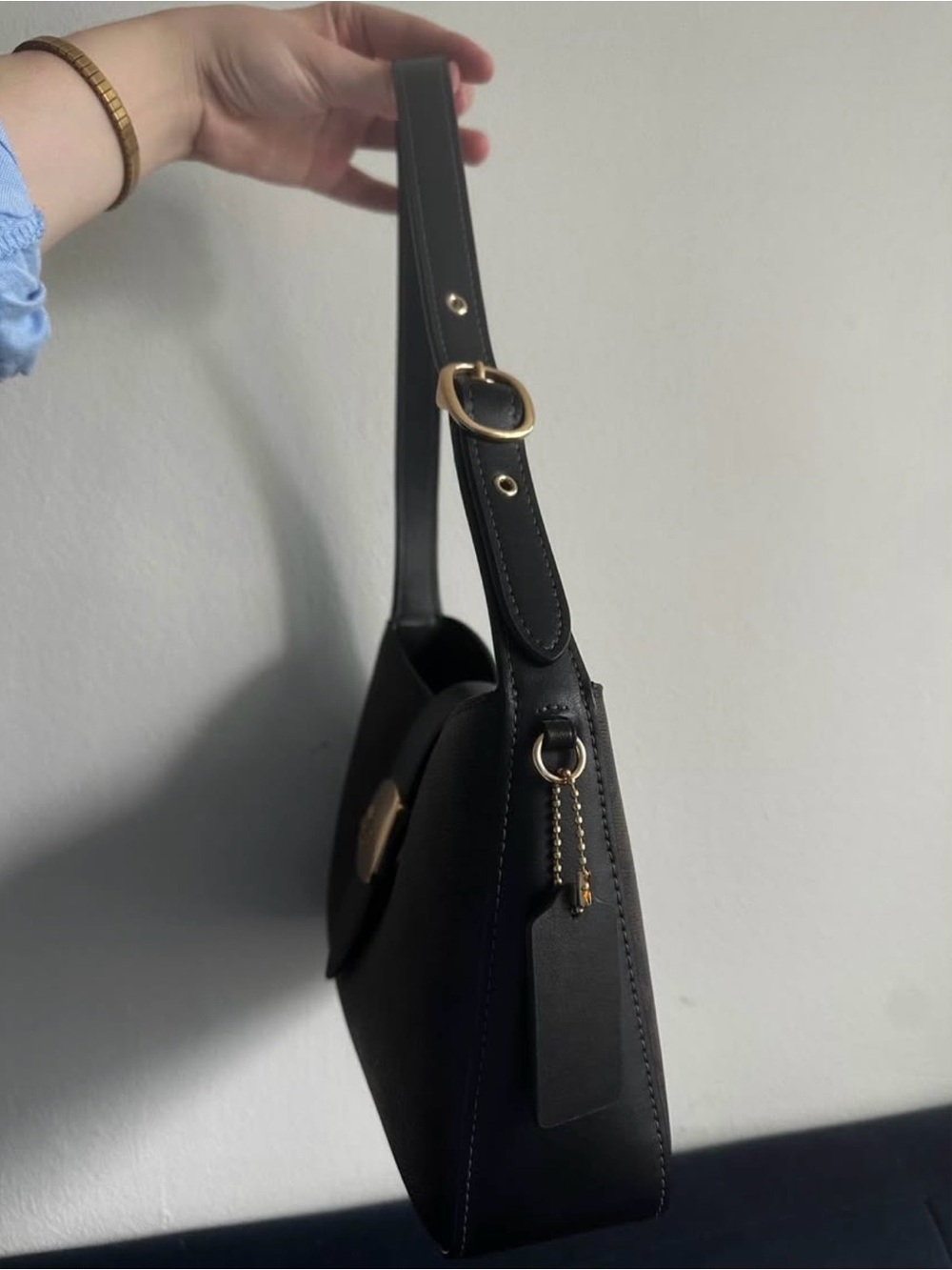 Eliza Coach Chocolate Brown Signature Shoulder Bag with Gold Hardware - Picture 3 of 4